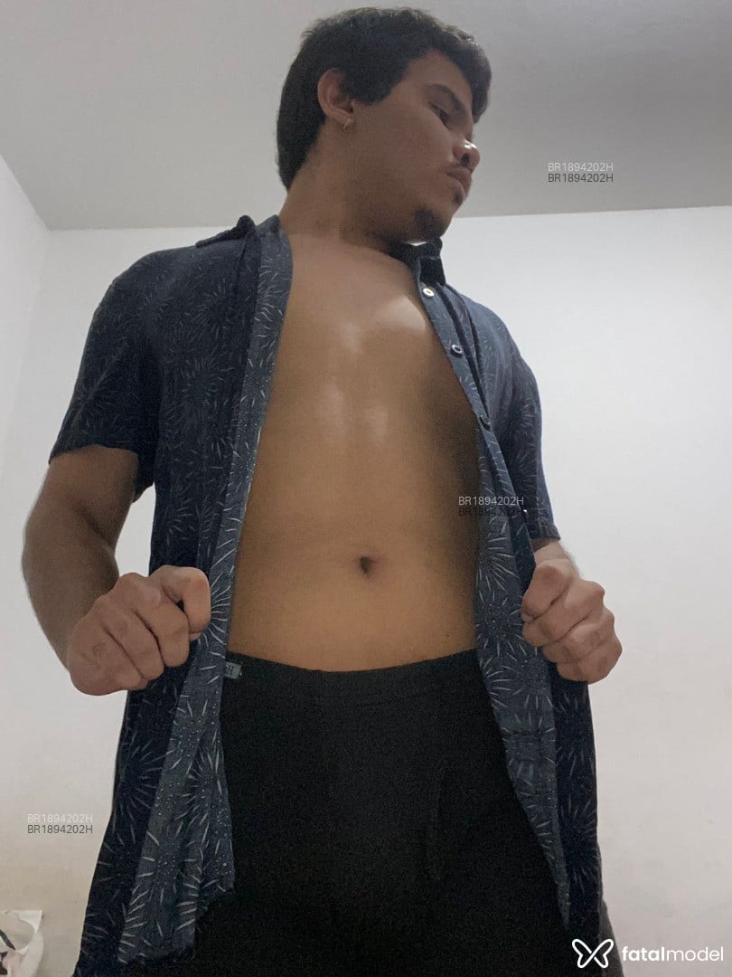Acompanhante homem morena (o) de olhos castanhos em São Paulo Acompanhante homem morena (o) de olhos castanhos em São Paulo - costa