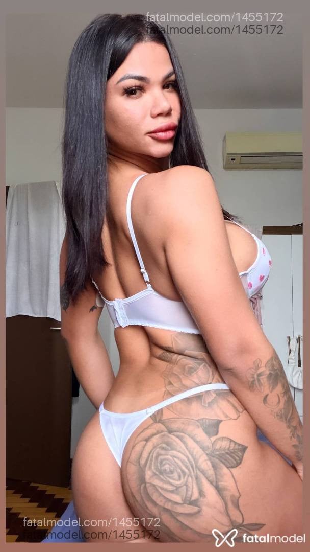 Acompanhante mulher trans com cabelo castanho de olhos castanhos - Jeniffer Sabrina