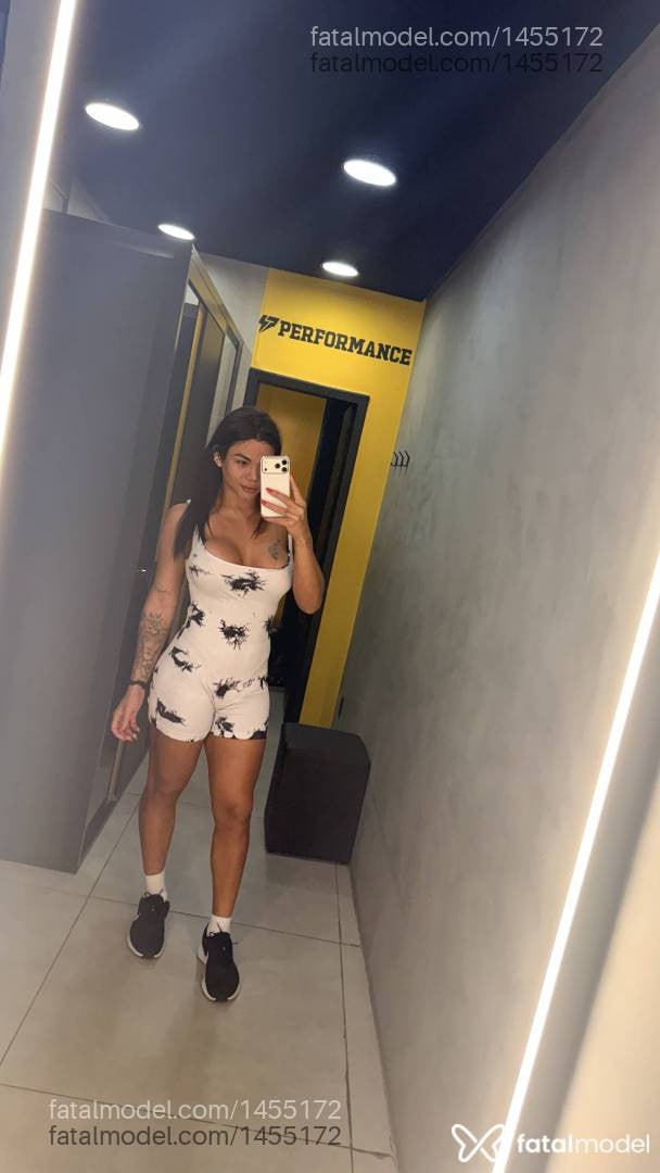Acompanhante mulher trans com cabelo castanho de olhos castanhos - Jeniffer Sabrina