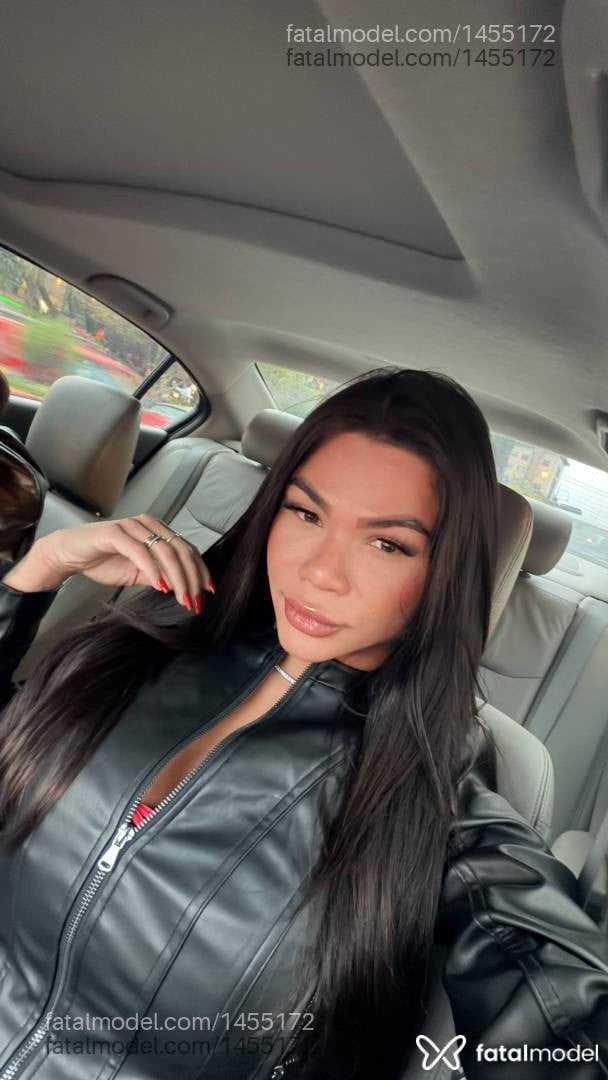 Acompanhante mulher trans com cabelo castanho de olhos castanhos - Jeniffer Sabrina