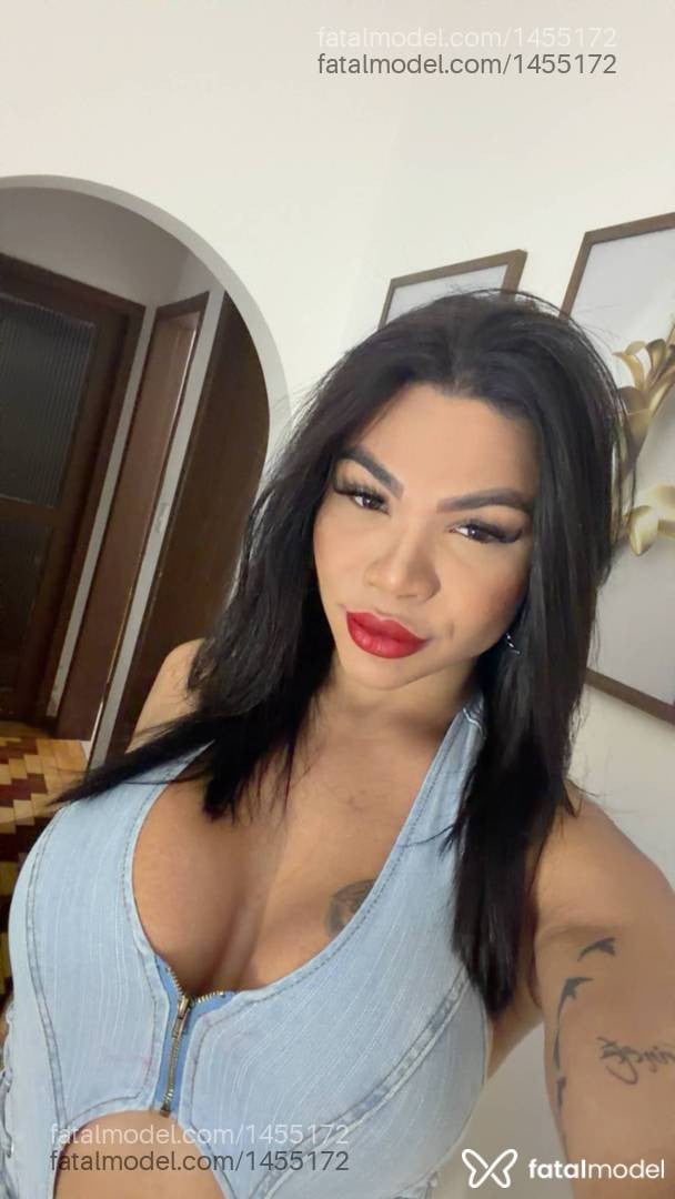 Acompanhante mulher trans com cabelo castanho de olhos castanhos - Jeniffer Sabrina