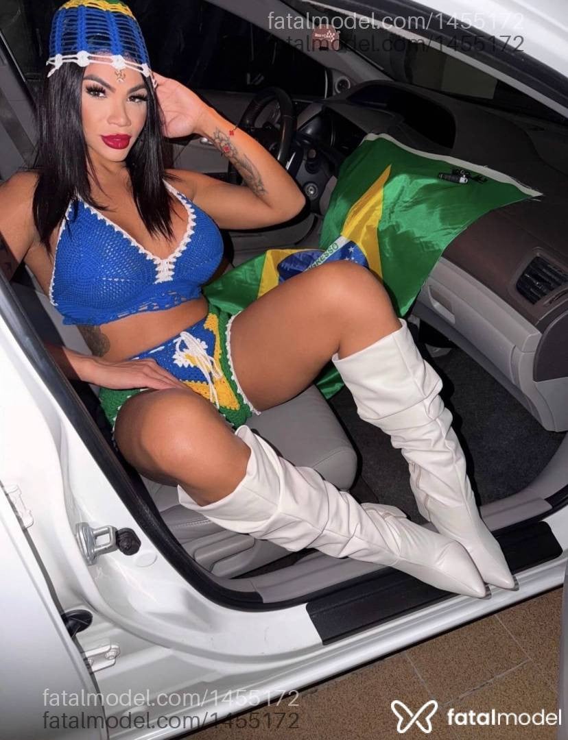 Acompanhante mulher trans com cabelo castanho de olhos castanhos em Criciúma - Jeniffer Sabrina