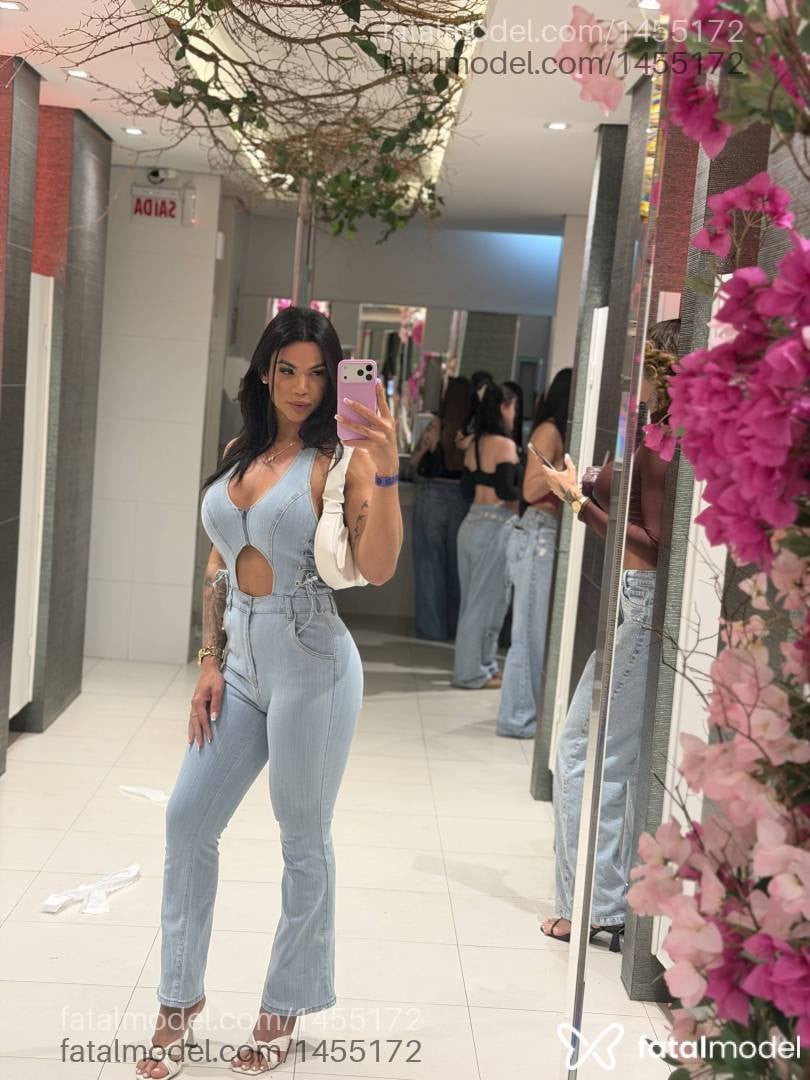 Acompanhante mulher trans com cabelo castanho de olhos castanhos em Criciúma - Jeniffer Sabrina