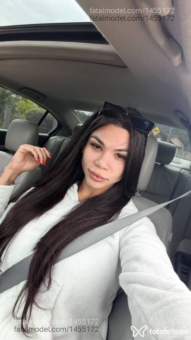 Acompanhante mulher trans com cabelo castanho de olhos castanhos - Jeniffer Sabrina