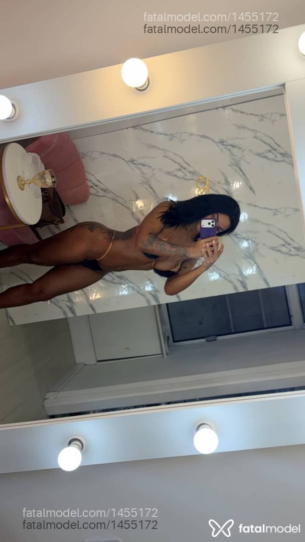 Acompanhante mulher trans com cabelo castanho de olhos castanhos - Jeniffer Sabrina