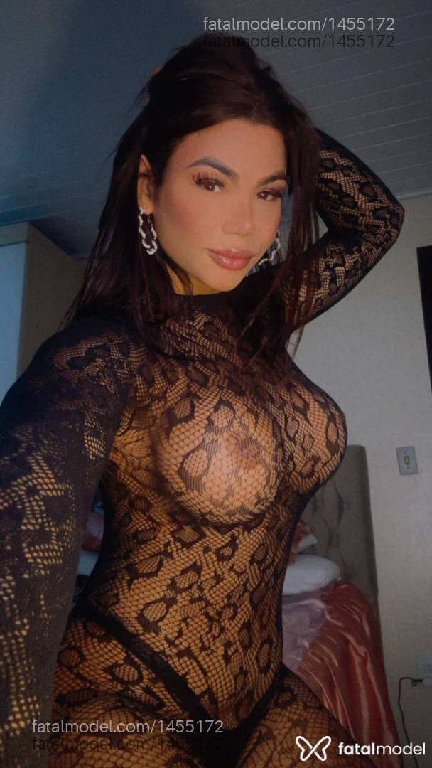 Acompanhante mulher trans com cabelo castanho de olhos castanhos - Jeniffer Sabrina