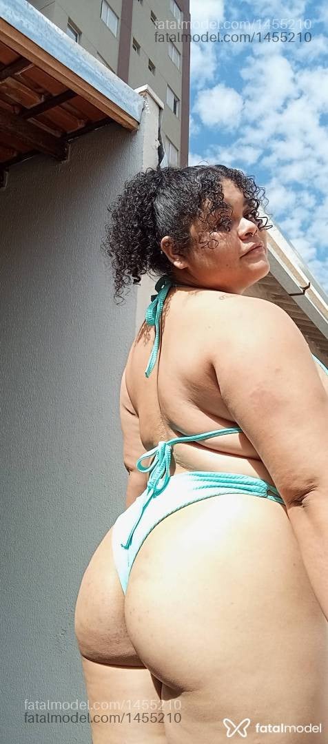 Acompanhante mulher morena (o) de olhos mel - Violeta