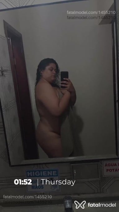 Acompanhante mulher morena (o) de olhos mel - Violeta