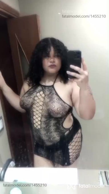 Acompanhante mulher morena (o) de olhos mel - Violeta