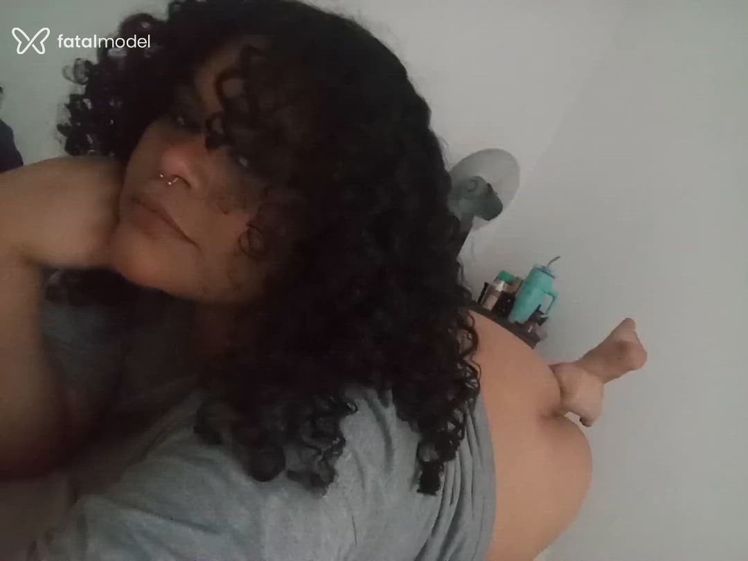 Acompanhante mulher morena (o) de olhos mel - Violeta