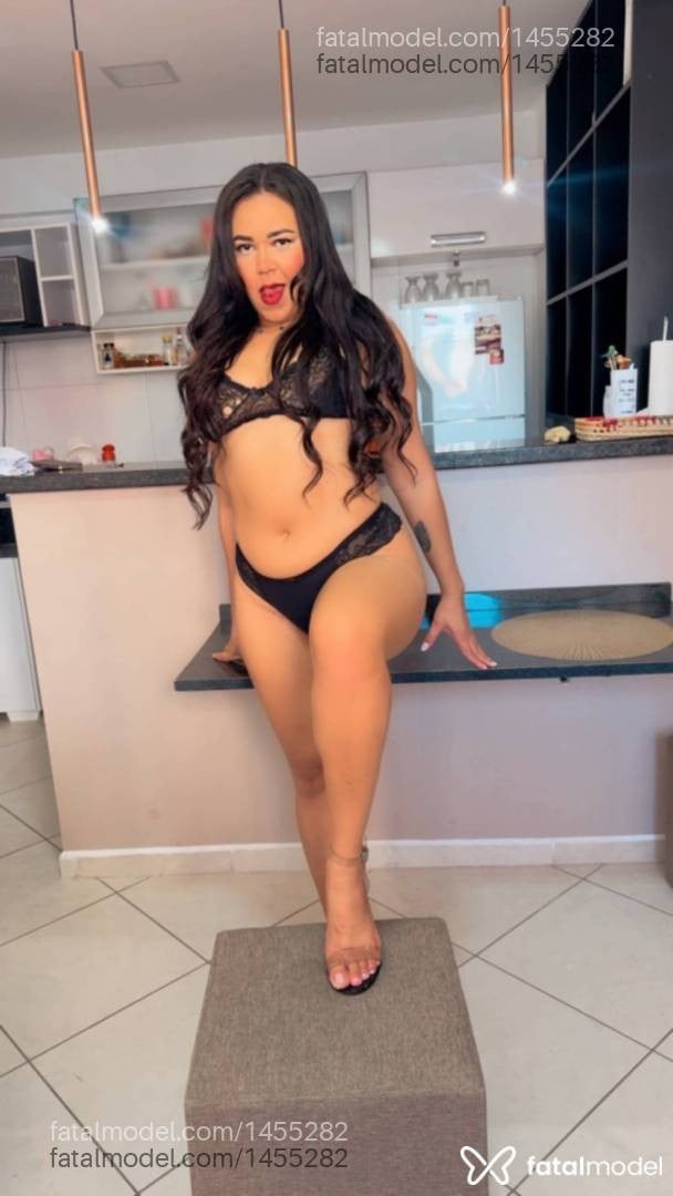 Acompanhante mulher com cabelo castanho de olhos castanhos - Camila