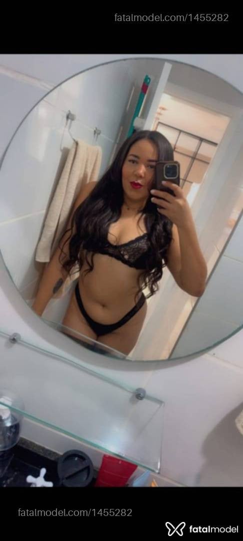 Acompanhante mulher com cabelo castanho de olhos castanhos - Camila