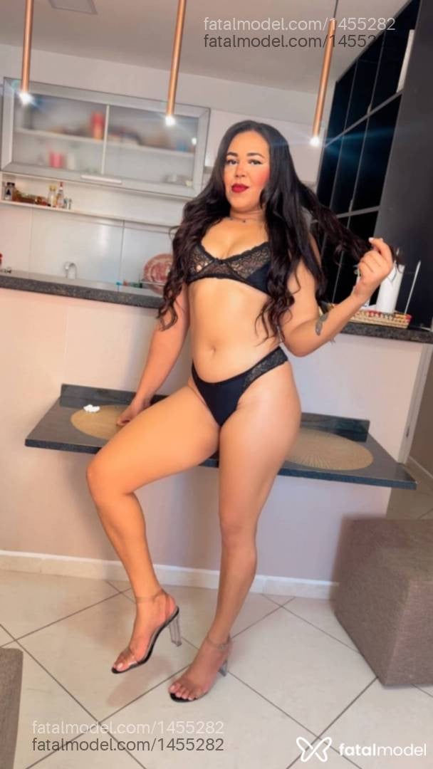 Acompanhante mulher com cabelo castanho de olhos castanhos - Camila