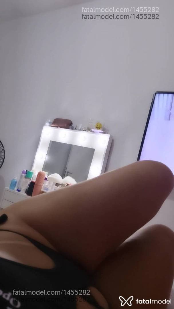 Acompanhante mulher com cabelo castanho de olhos castanhos - Camila