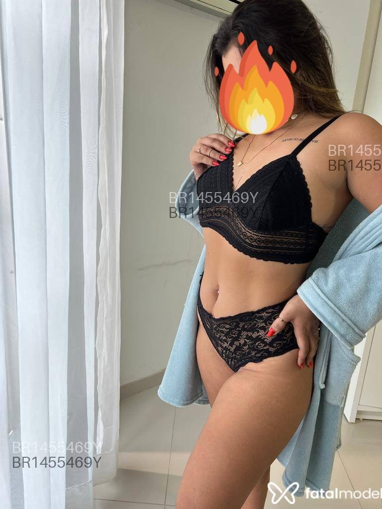 Acompanhante mulher com cabelo castanho de olhos castanhos em Jaraguá do Sul - Jade Novidade