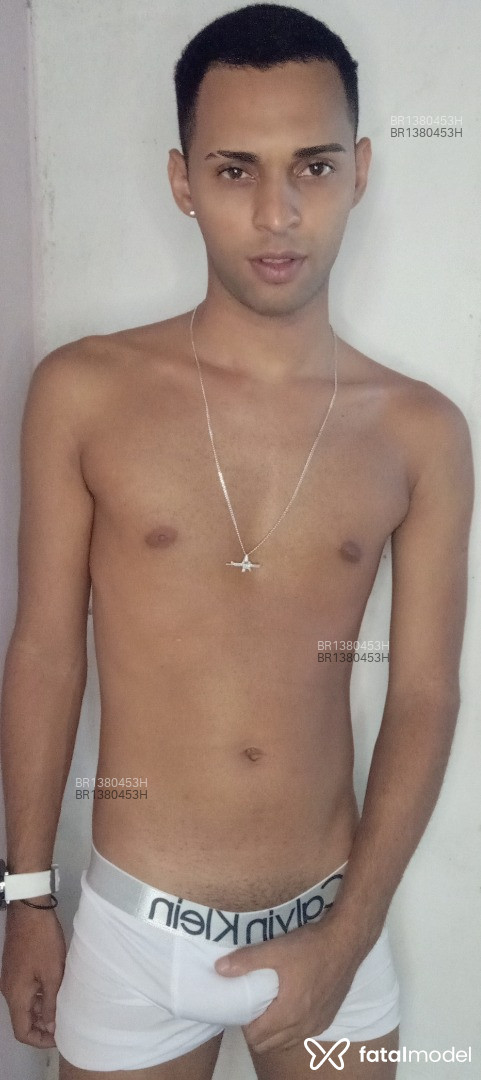 Acompanhante homem morena (o) de olhos castanhos - IAN Acompanhante homem morena (o) de olhos castanhos - IAN