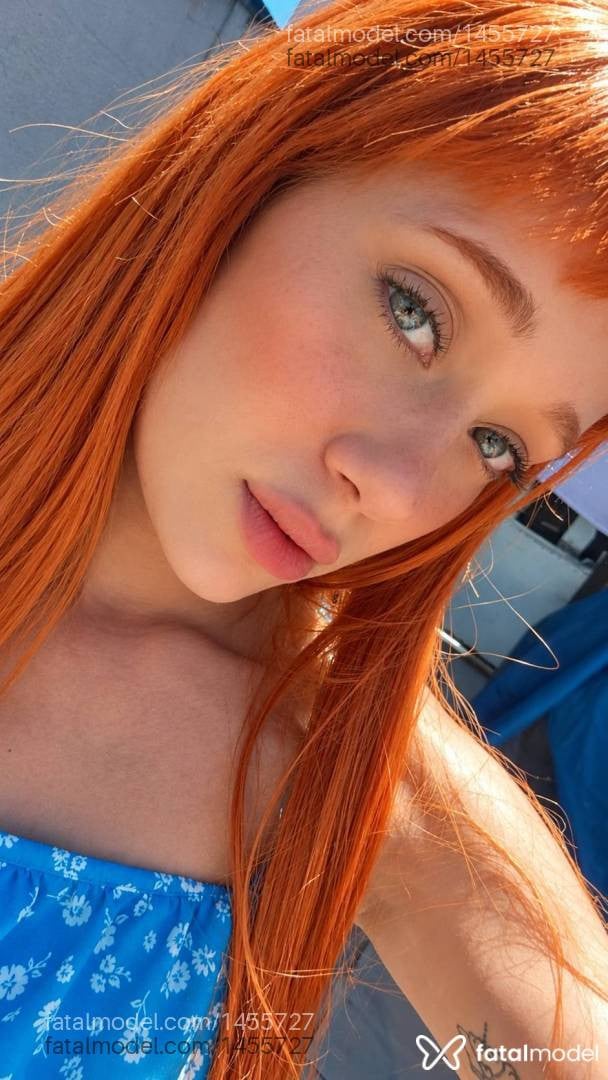 Acompanhante mulher morena (o) de olhos verdes - Marina Fontaine