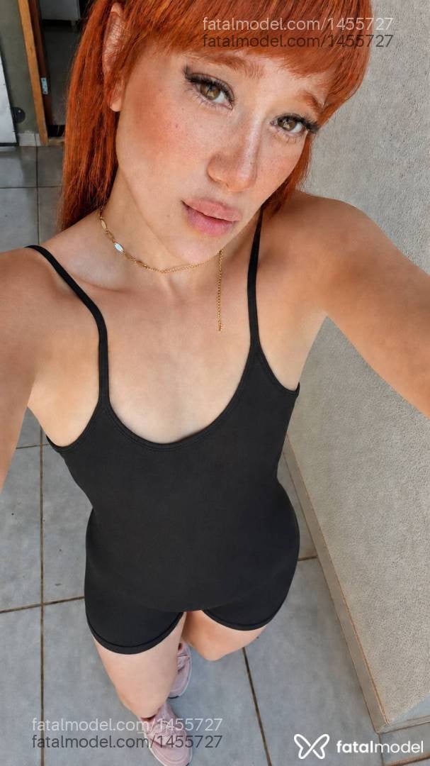 Acompanhante mulher morena (o) de olhos verdes - Marina Fontaine