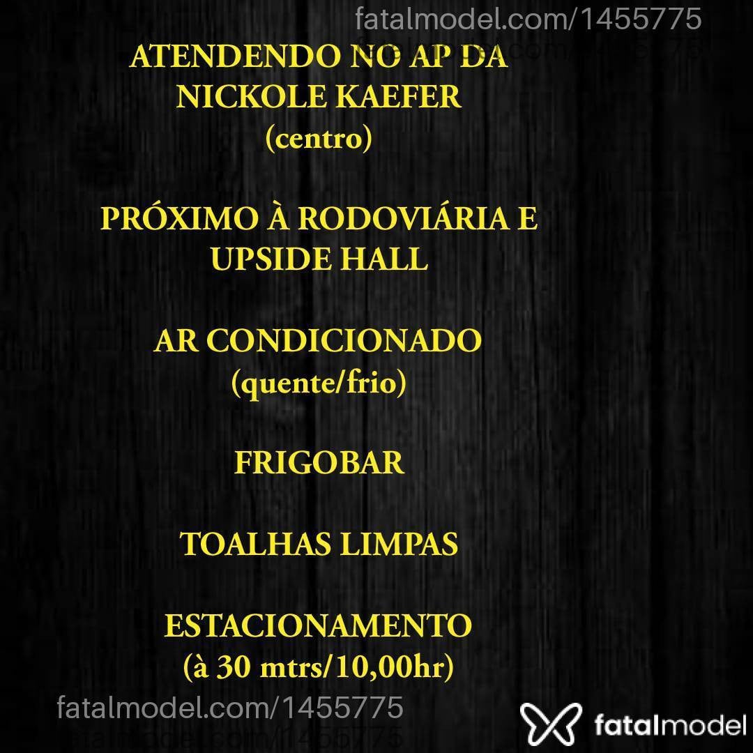 Acompanhante mulher trans com cabelo castanho de olhos castanhos - Amanda