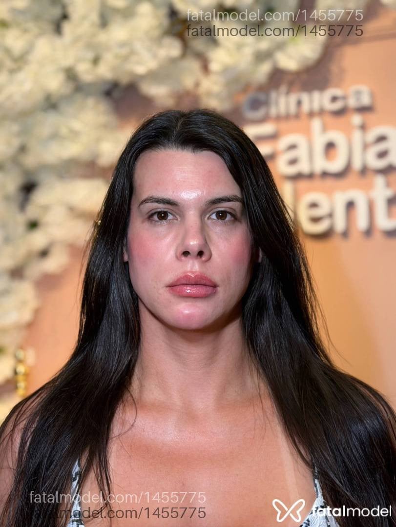 Acompanhante mulher trans com cabelo castanho de olhos castanhos - Amanda