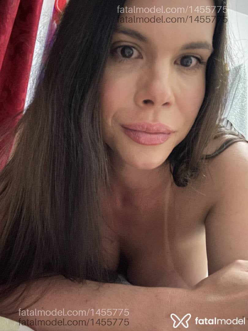 Acompanhante mulher trans com cabelo castanho de olhos castanhos - Amanda