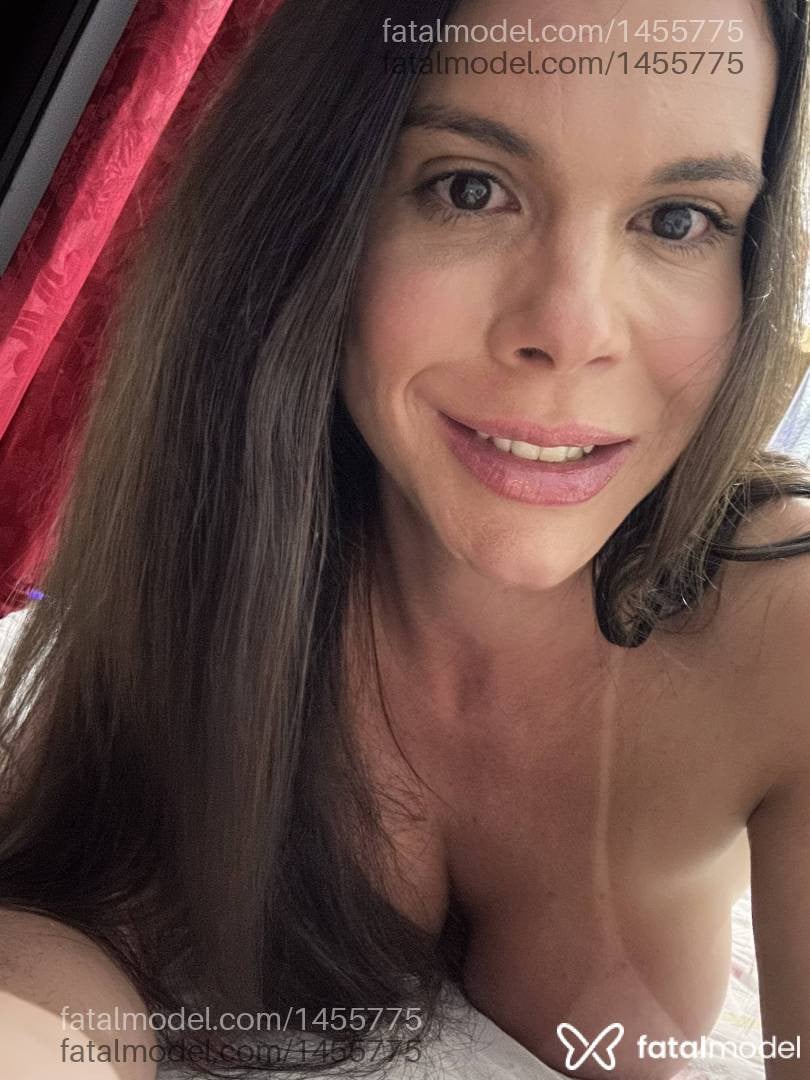 Acompanhante mulher trans com cabelo castanho de olhos castanhos - Amanda