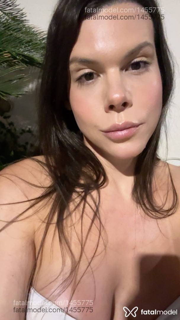 Acompanhante mulher trans com cabelo castanho de olhos castanhos - Amanda