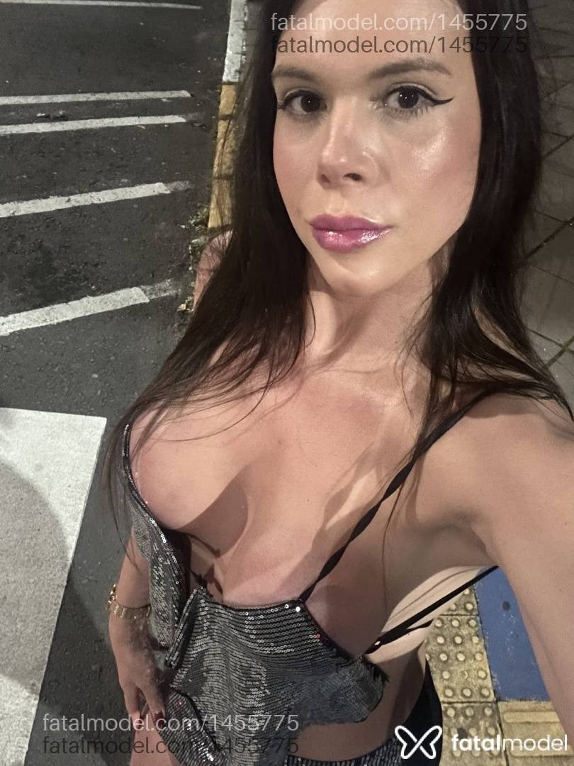 Acompanhante mulher trans com cabelo castanho de olhos castanhos - Amanda