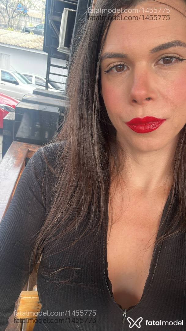 Acompanhante mulher trans com cabelo castanho de olhos castanhos - Amanda