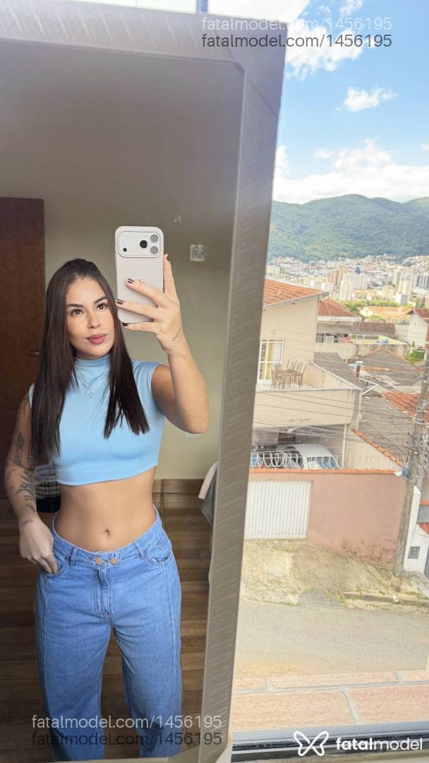 Acompanhante mulher com cabelo castanho de olhos mel - Valentina