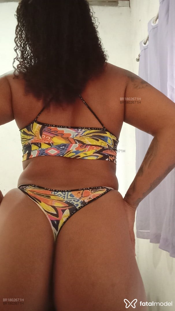 Acompanhante mulher com cabelo castanho de olhos castanhos em Vila Velha - Michele