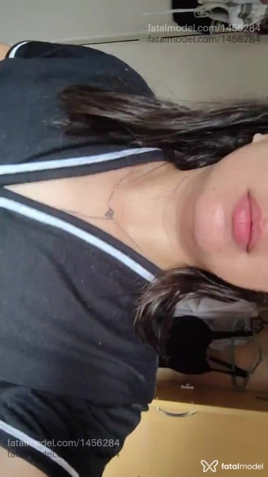 Acompanhante mulher com cabelo castanho de olhos castanhos - May Martinson