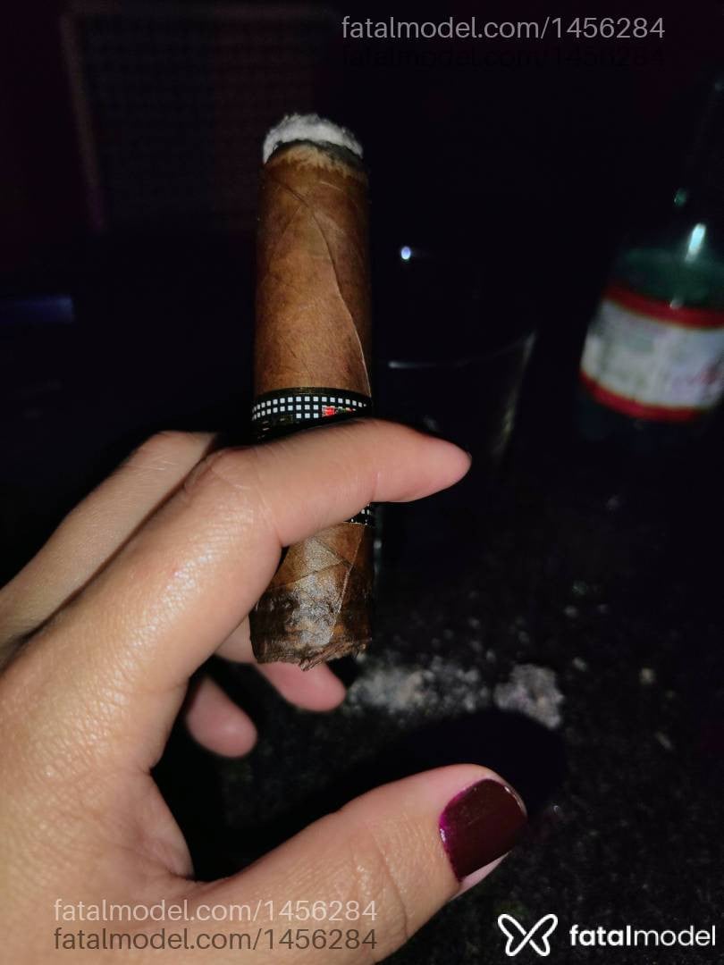 Acompanhante mulher com cabelo castanho de olhos castanhos - Maitê Martinson