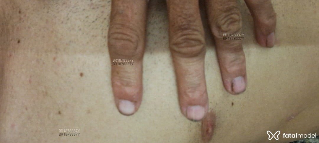 Acompanhante homem com cabelo castanho de olhos castanhos em Cáceres Acompanhante homem com cabelo castanho de olhos castanhos em Cáceres - MassagistadoPrazer