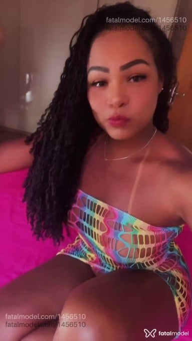 Acompanhante mulher morena (o) de olhos castanhos em Guaíra - Melanye