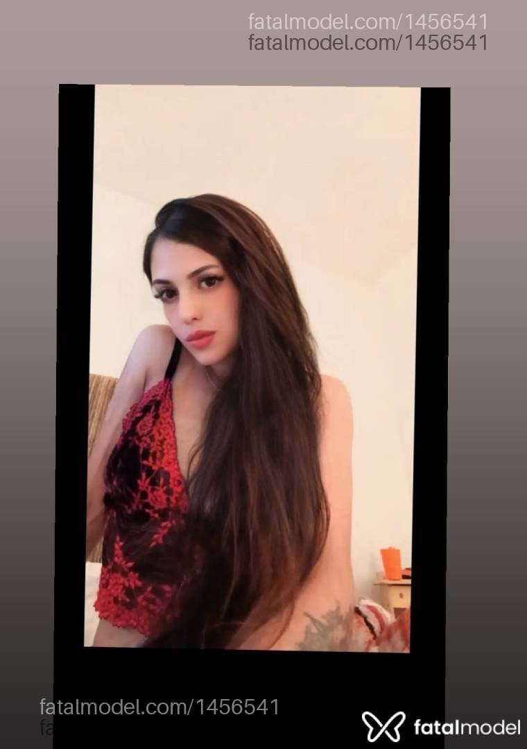 Acompanhante mulher com cabelo castanho de olhos castanhos - Emily Albuquerque