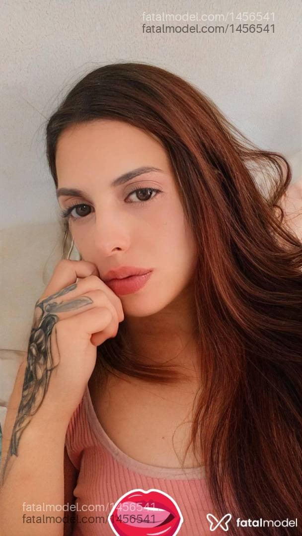 Acompanhante mulher com cabelo castanho de olhos castanhos - Emily Albuquerque