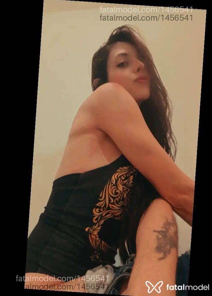 Acompanhante mulher com cabelo castanho de olhos castanhos - Emily Albuquerque