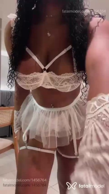 Acompanhante mulher morena (o) de olhos castanhos - Camila Villela
