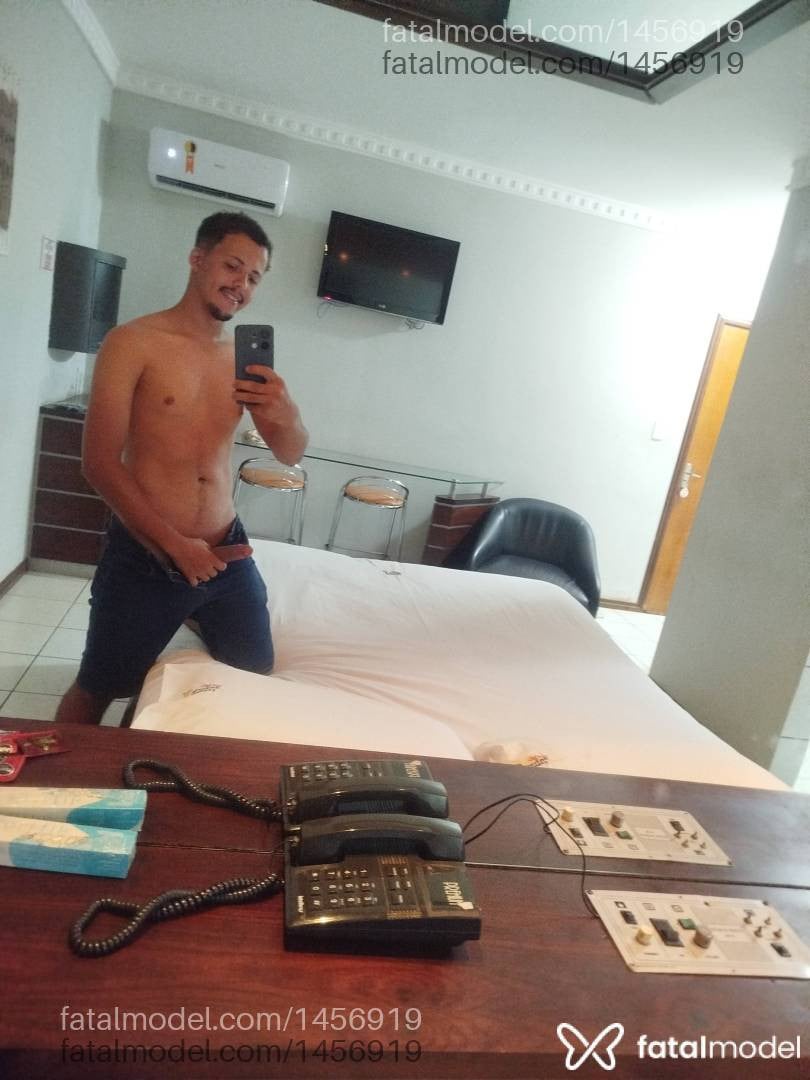 Acompanhante homem morena (o) de olhos castanhos - Gabriel