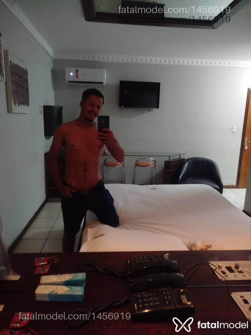Acompanhante homem morena (o) de olhos castanhos - Gabriel