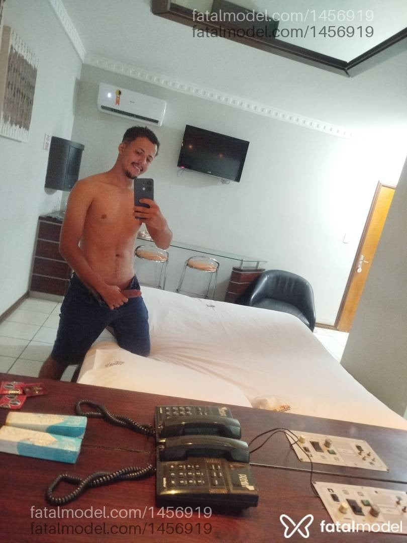 Acompanhante homem morena (o) de olhos castanhos - Gabriel