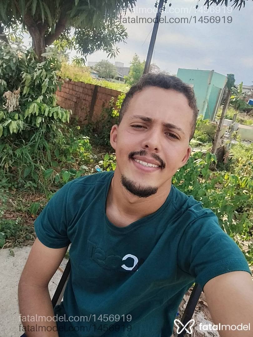 Acompanhante homem morena (o) de olhos castanhos - Gabriel