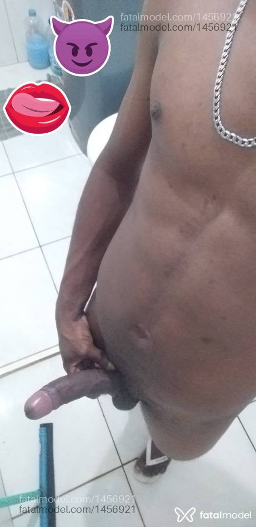 Acompanhante homem morena (o) de olhos castanhos em Luís Eduardo Magalhães Acompanhante homem morena (o) de olhos castanhos em Luís Eduardo Magalhães - Black