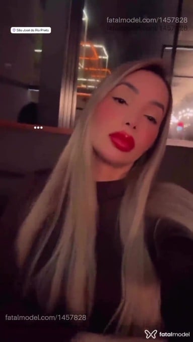 Acompanhante mulher trans com cabelo castanho de olhos castanhos em São Paulo - Julia Steinkopf