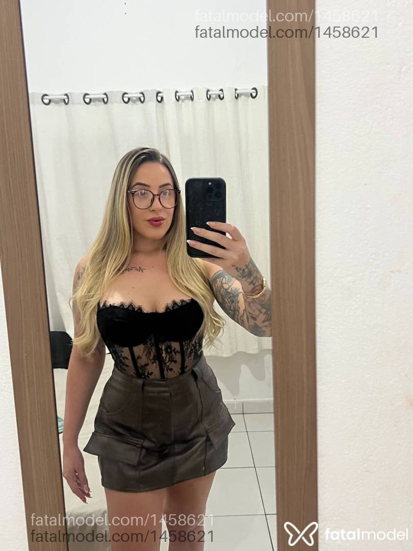 Acompanhante mulher loira (o) de olhos castanhos - Rafaella Lopes