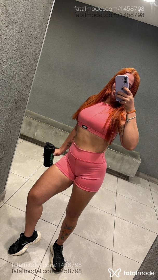 Acompanhante mulher ruiva (o) de olhos verdes - Milly Santos