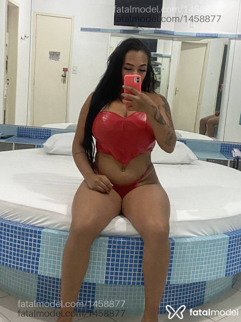 Acompanhante mulher com cabelo castanho de olhos castanhos - Estrela