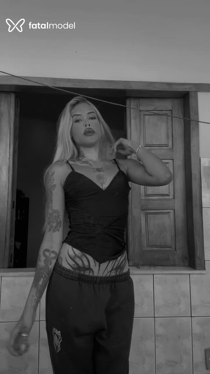 Acompanhante mulher ruiva (o) de olhos verdes - Ju Blohem