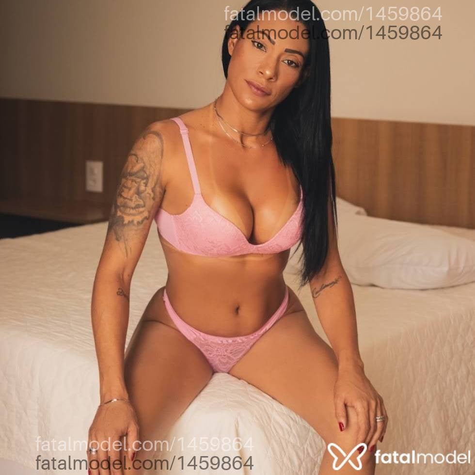Acompanhante mulher morena (o) de olhos castanhos - Emily